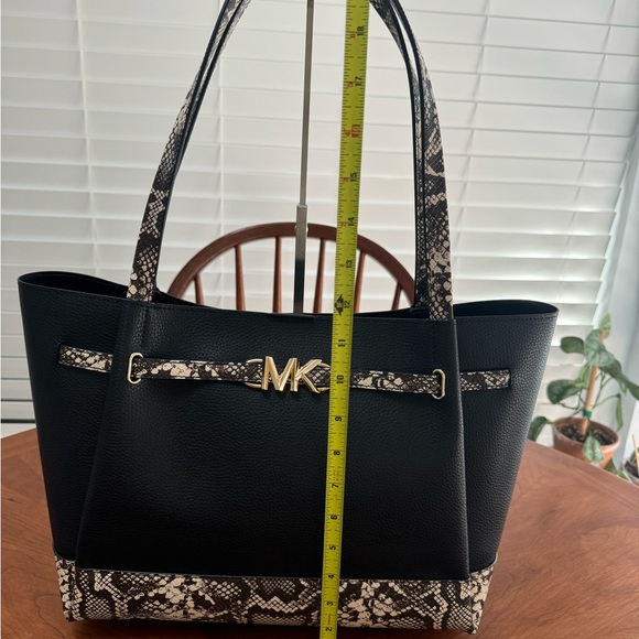 Michael Kors purse - Picture 3 of 9